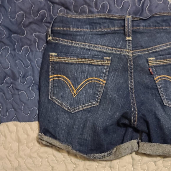 Women's Levi's shorts sz 27 - Picture 2 of 5